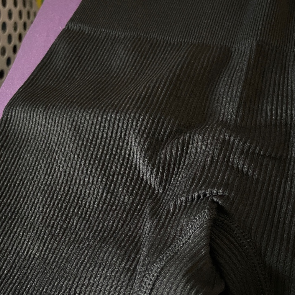 Black Ribbed High-Waisted Shorts - Picture 2 of 3
